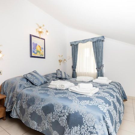 Villa Cassia マリ・ロシニュ エクステリア 写真